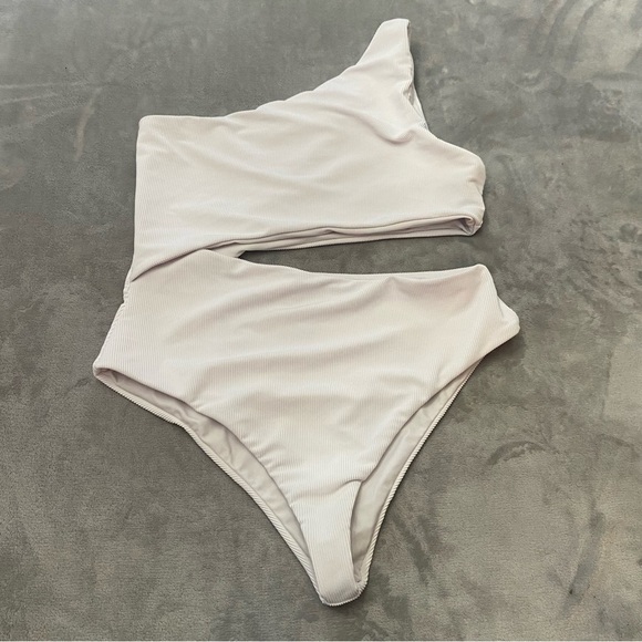 New! Beach Riot Celine one piece swimsuit white 4487 - Picture 8 of 13